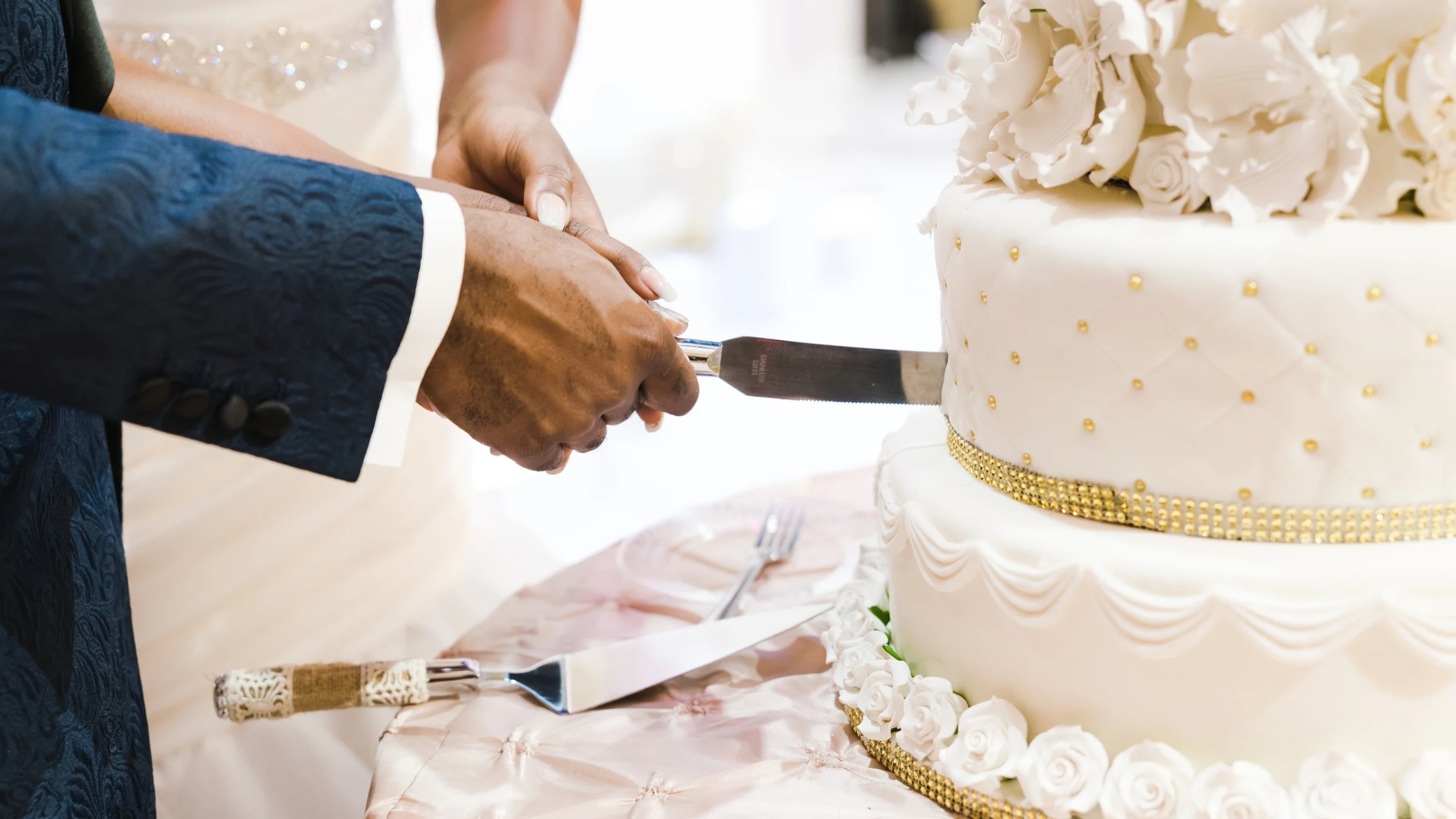 Wedding Cake Etiquette Questions, Answered